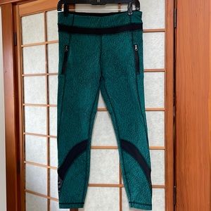 Lululemon leggings with two zipped pockets